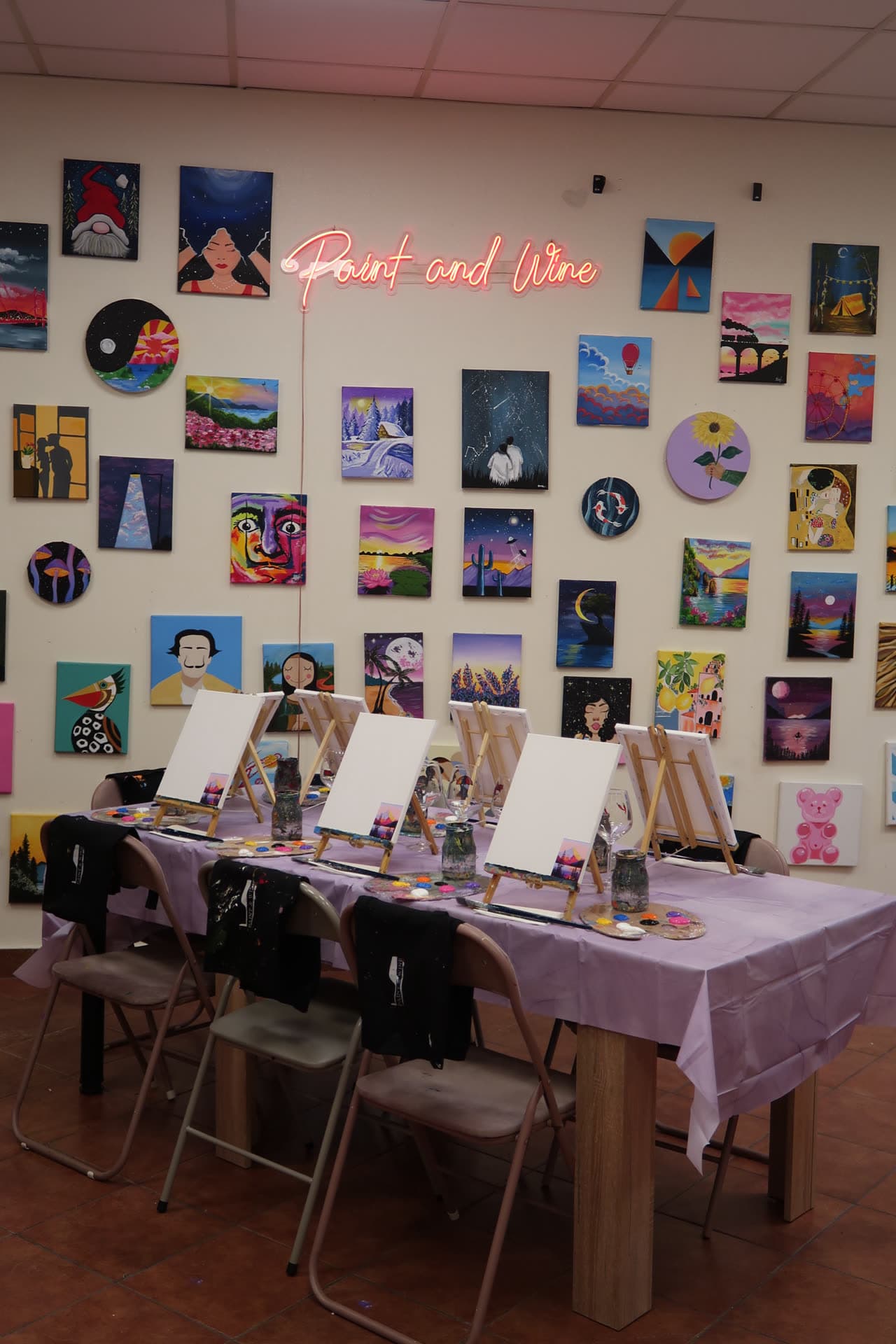 Atmosfera sa Paint & Wine večeri